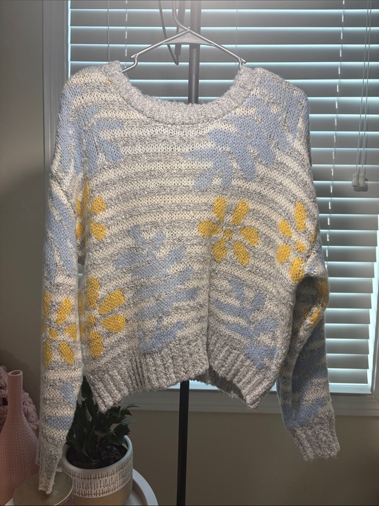 Francesca's Collections Sweaters - Francesca's Collections Light Gray, Blue & Yellow Floral Stripe Sweater